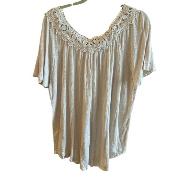 Eyeshadow NEW relaxed gauzy cream colored crochet top size 1X, lace, plus - Picture 1 of 10